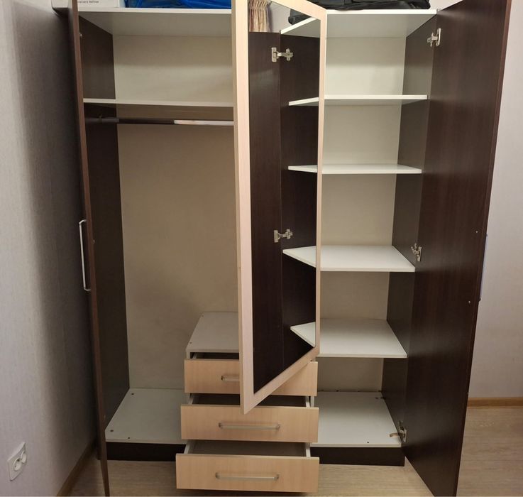 Срочно продам шкаф