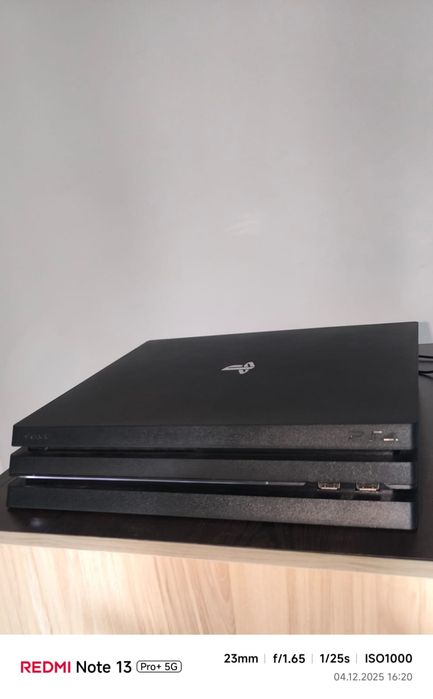 Ps4 pro със 6 игри