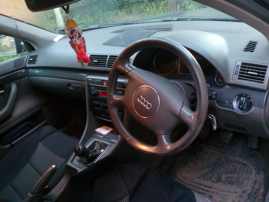 Audi a4 b6 (volan dreapta)