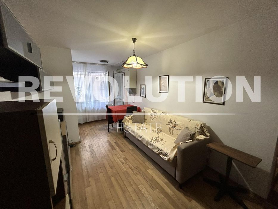 Дава се под наем Двустаен апартамент в Варна, Център - 55 кв.м за 500 € - Снимка #2