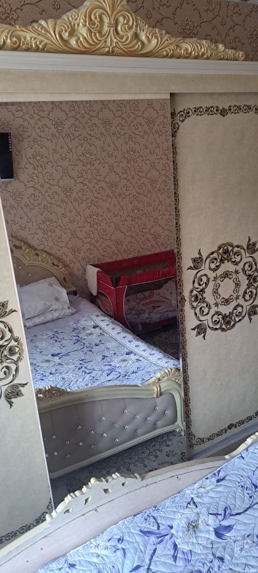 shkaf va krovat sotiladi arzon narxda