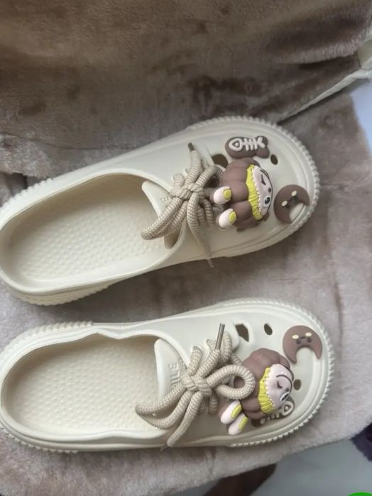 Пантофи Labubu.  .