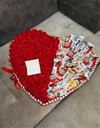 Подарочный киндер бокс с шоколадками и розами подарок девушке