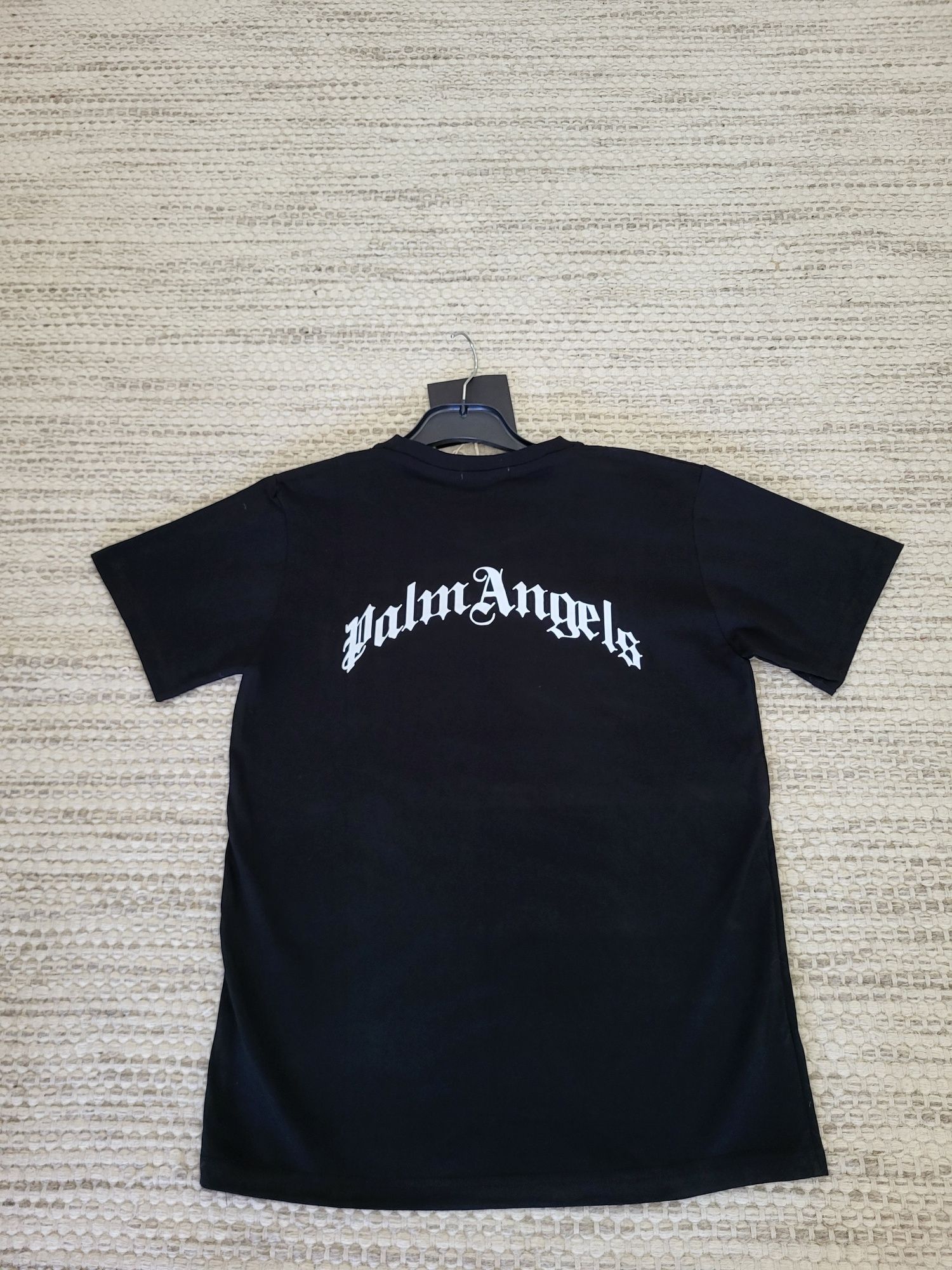 Tricou Palm Angels Shark Design Black 

Stare : Nou 

Mărime : S 

Des