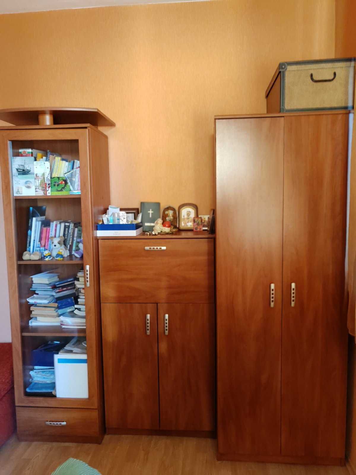 Продава комплект за спалня или детска стая
