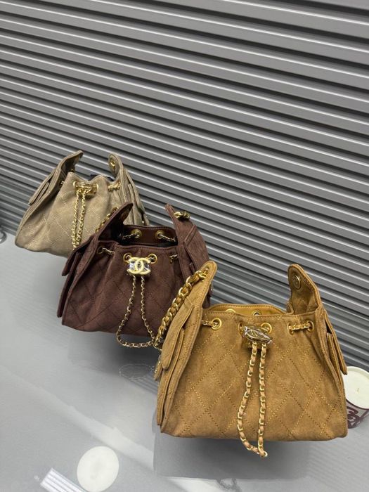 Ugg обувки и чанта chanel