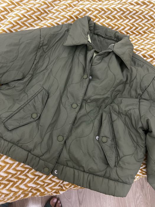 Продам осеннюю куртку для девочки