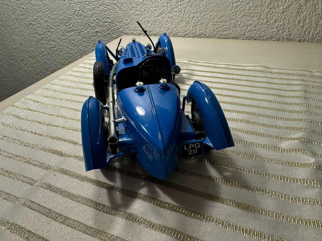 Macheta Bugatti 1:18