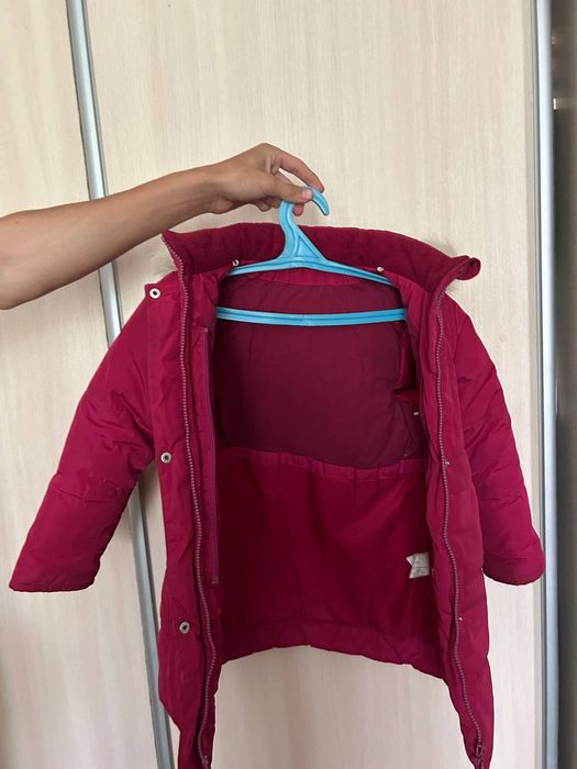 Продам зимнюю курточку для девочки