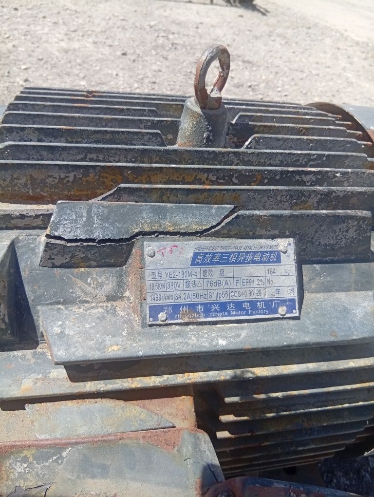 Katta dvigitil sotiladi kimga kerak boʻlsa aloqaga chiqsin