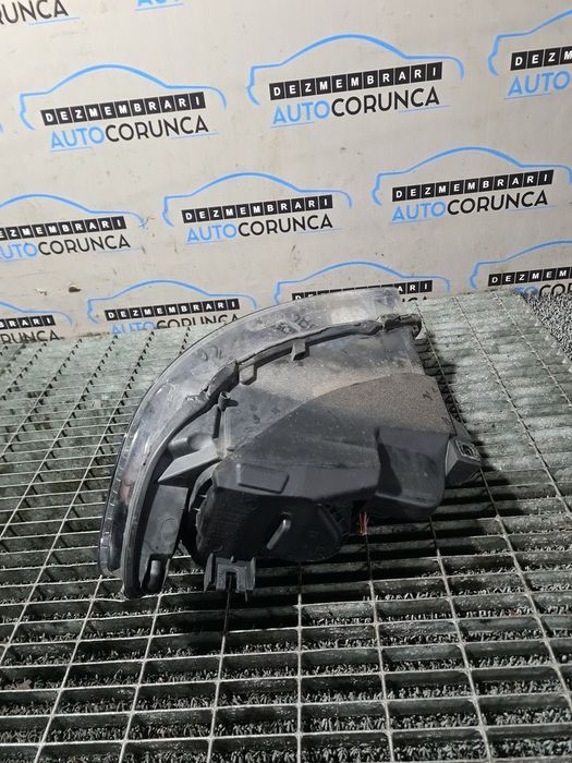 Far Dreapta Audi Q7 2005 - 2009 SUV 4 Usi (795) Fara xenon HALOGEN