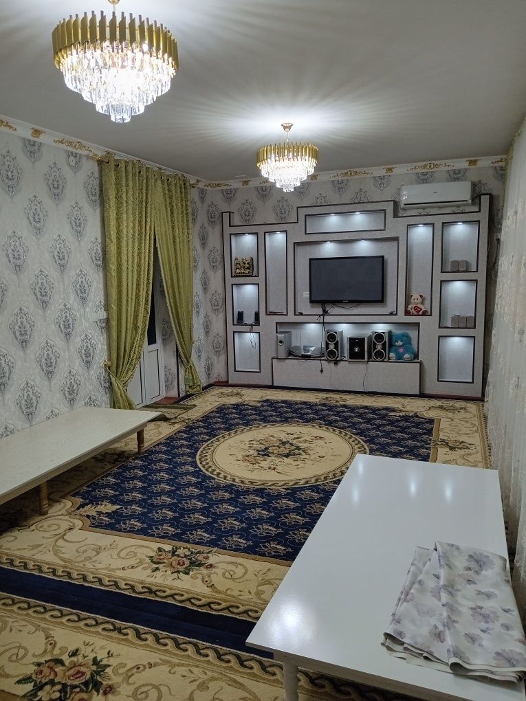 Ховли сотилади 8хона 9 соток хамма шароити бор 100000 ками бор
