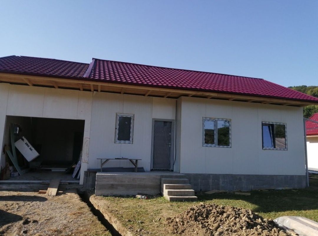 Vand construiesc Case din panouri sandwich pe structură metalică