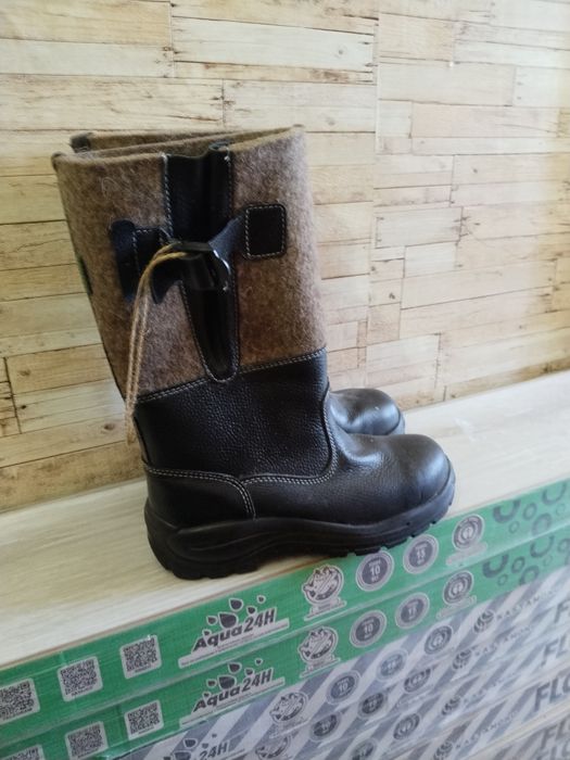Продаю зимние  рабочие сапоги