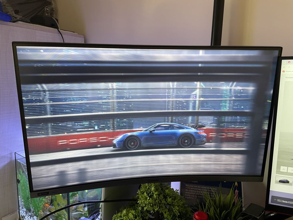 СПЕШНО!Samsung Odyssey CRG5 27” – Извит 240Hz гейминг Монитор с G-SYNC