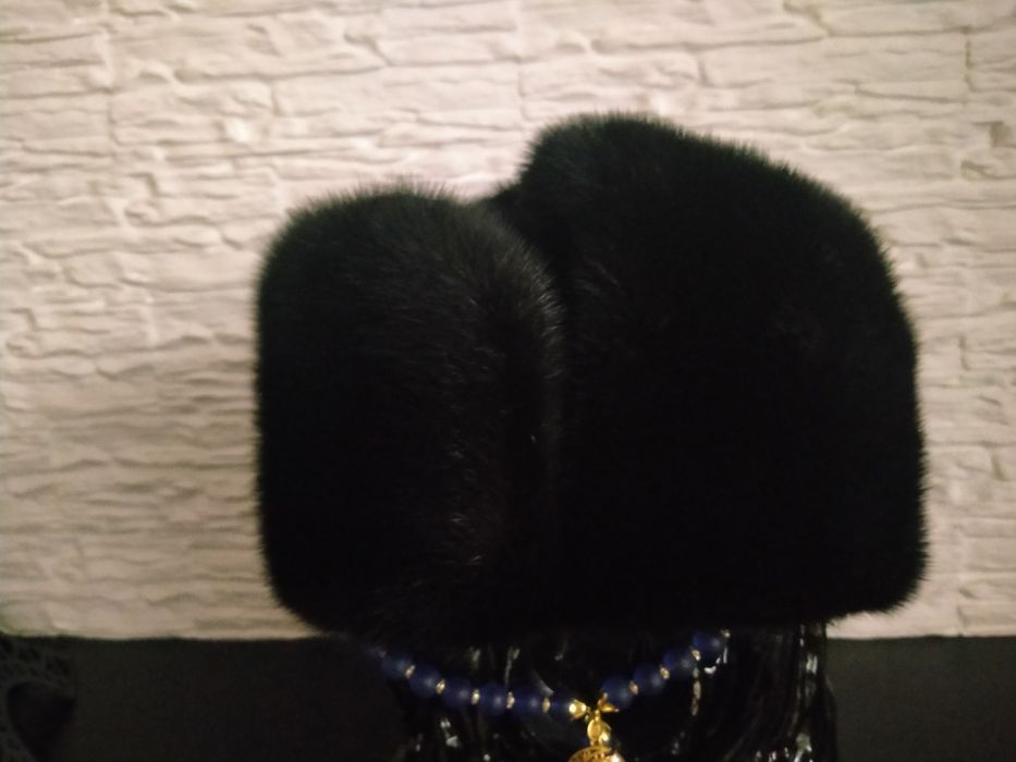 Дублёнка, ушанка.