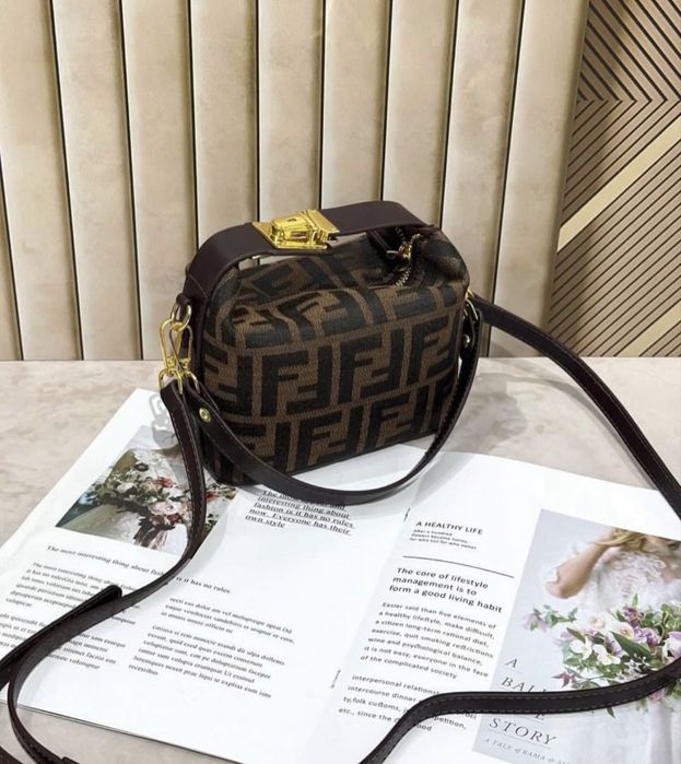 Сумка от бренда Fendi