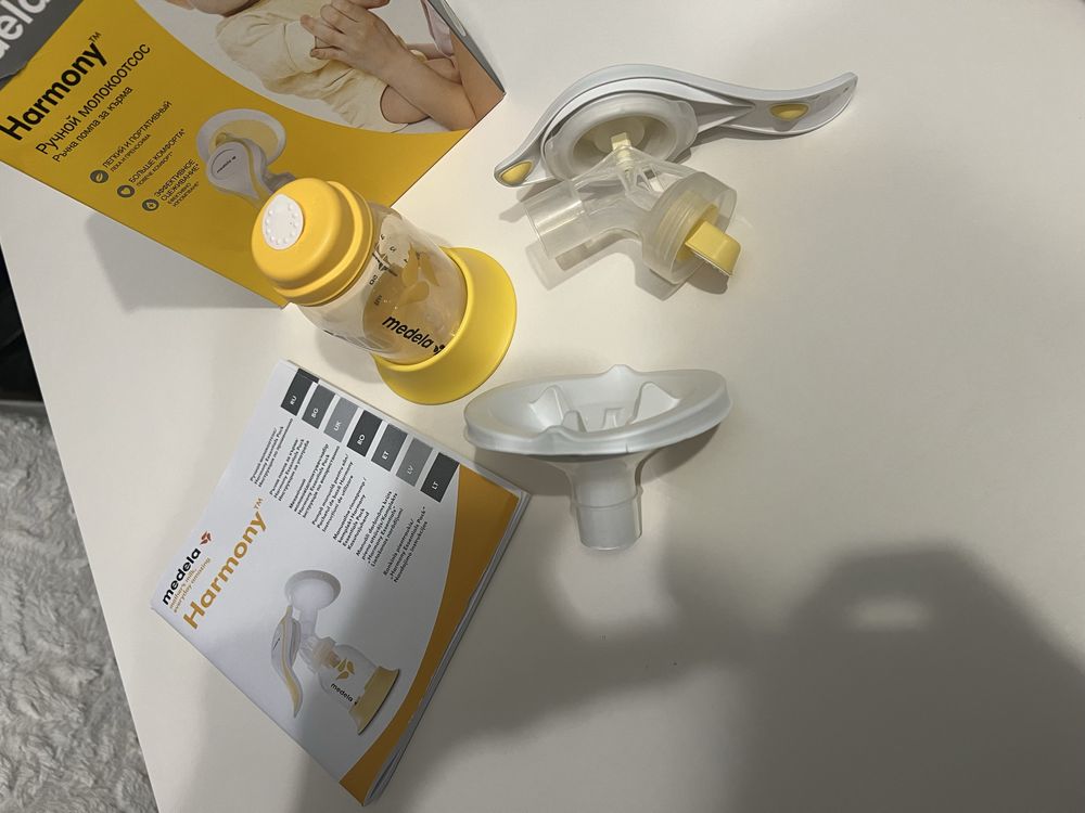 Ръчна помпа за кърма на Medela Harmony