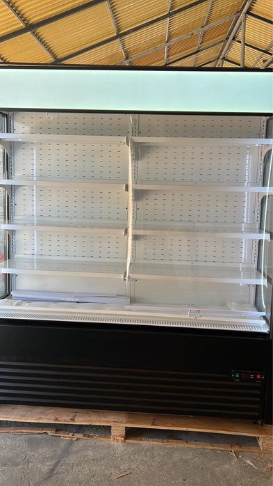 Vitrina frigorifica verticala mare cu perdea de aer