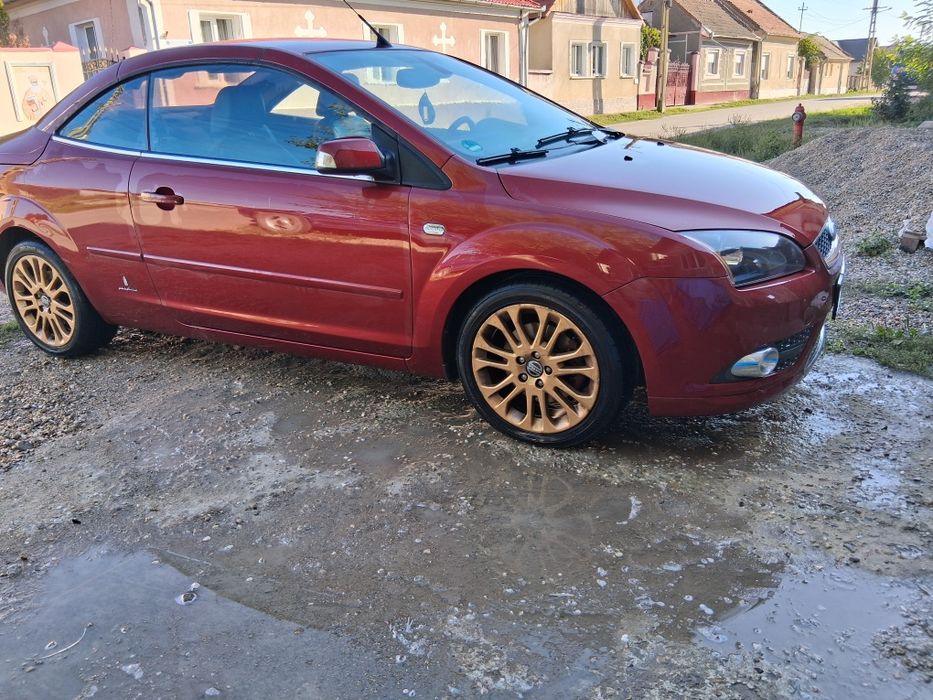 Vând Ford Focus decapotabil