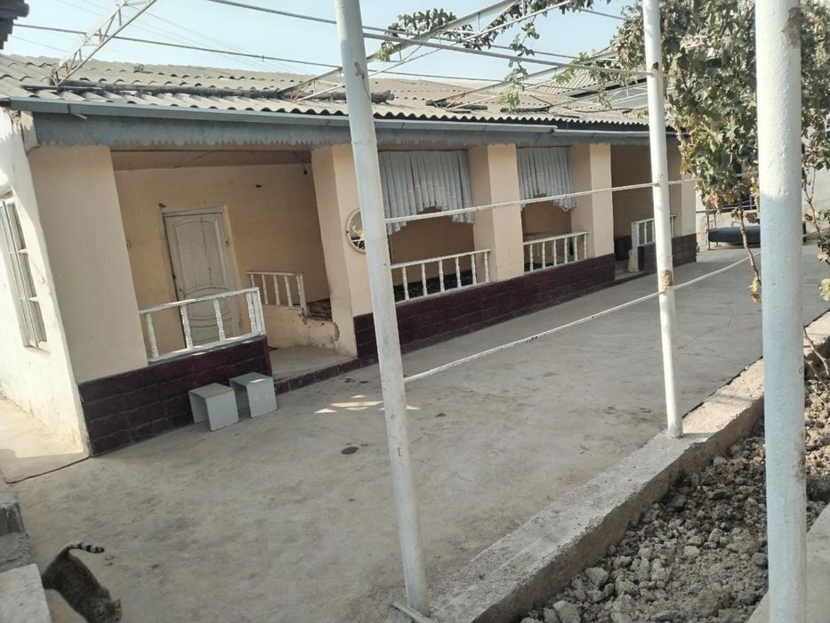 Uy sotiladi 10 sotix