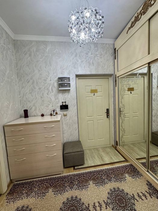 Uy sotiladi srochni. Kelishiladigan joyi bor.