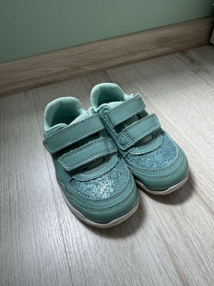 Обувки Clarks за момиче