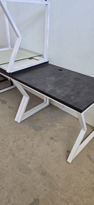 Стол офисный и Стулья для гостиной