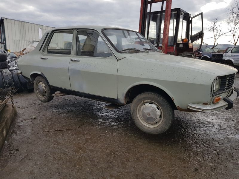 Dezmembrez sau vând  Dacia 1300