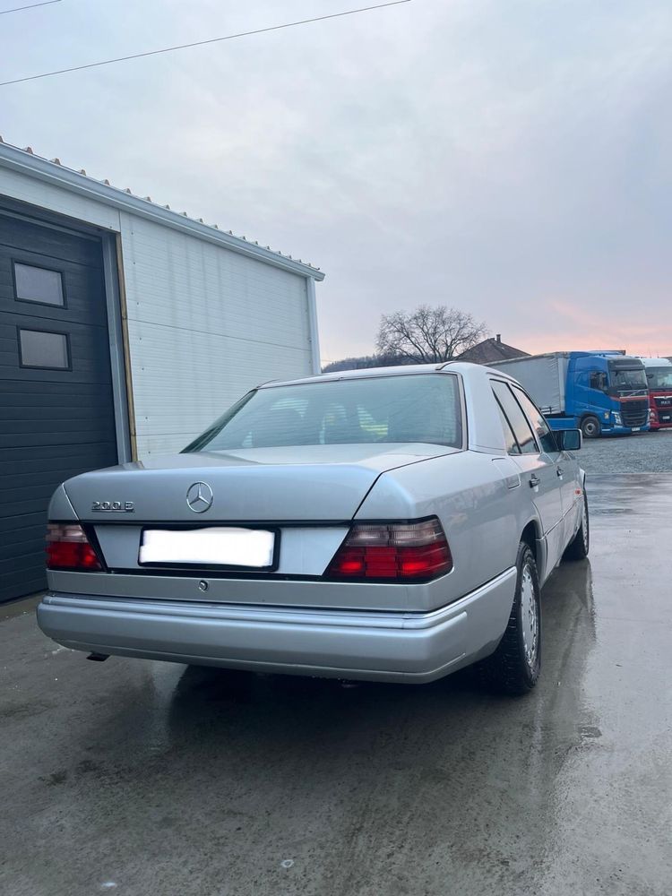Mercedes w124 E200