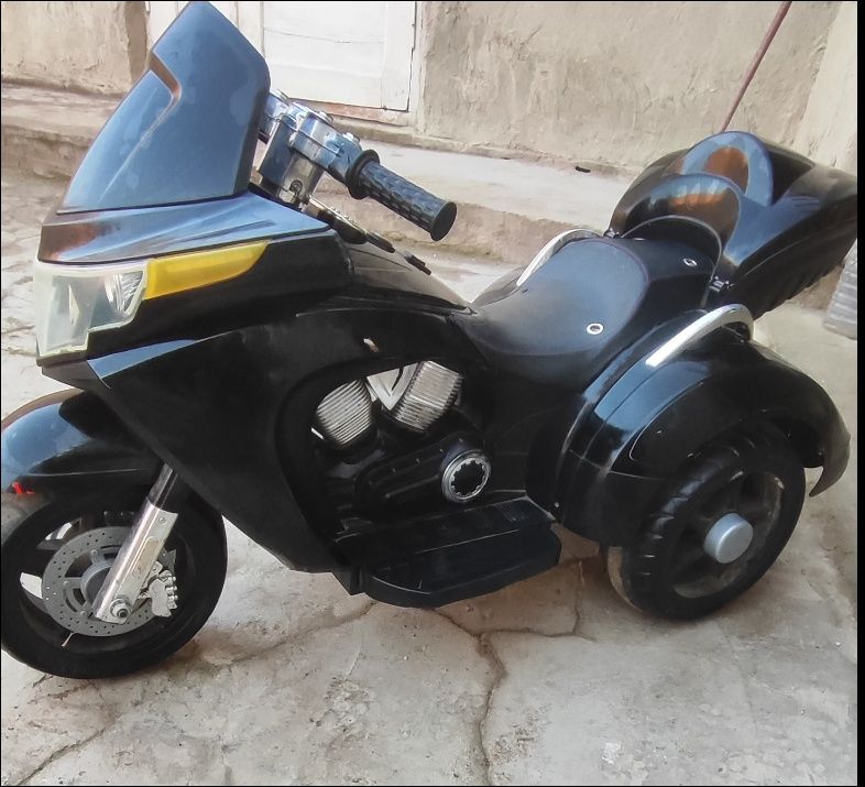 Bolalar mototsikli sotiladi