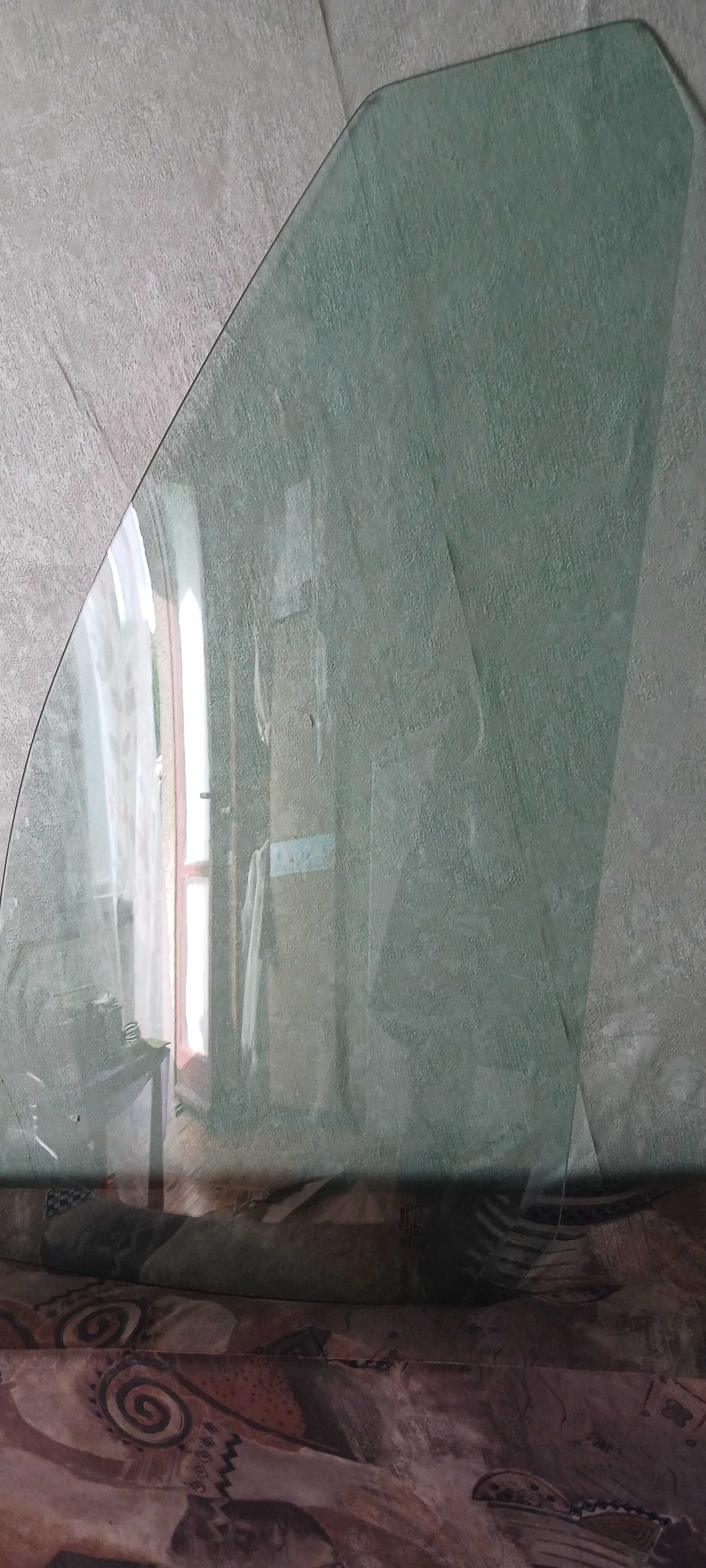 Предно, дясно стъкло за Ауди А4,  модел 1999 г.