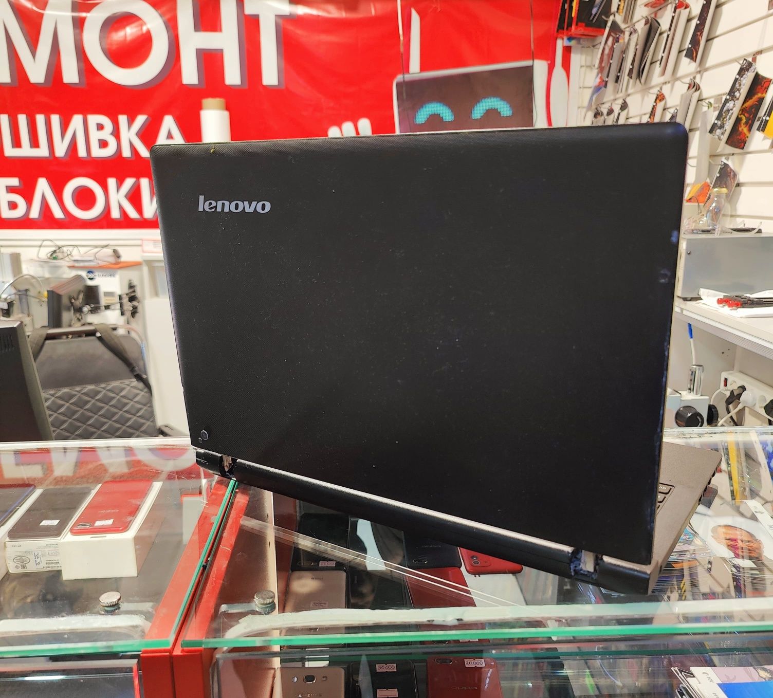 Бюджетный ноутбук Lenovo в хорошем состоянии