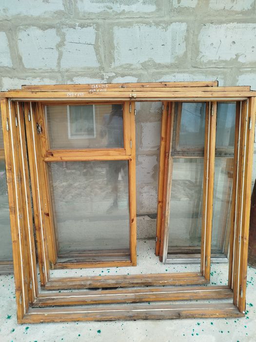 Продам оконные рамы б/у, в хорошем состоянии. 3 штуки.