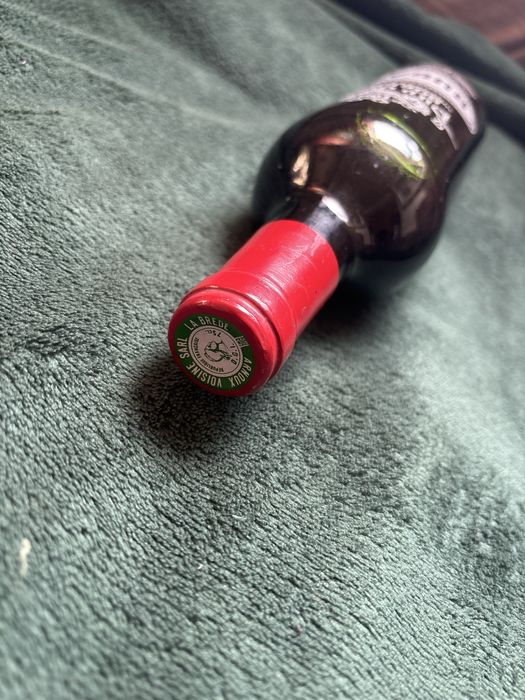 Бутилка рядка не много бройки очевидно скъпа