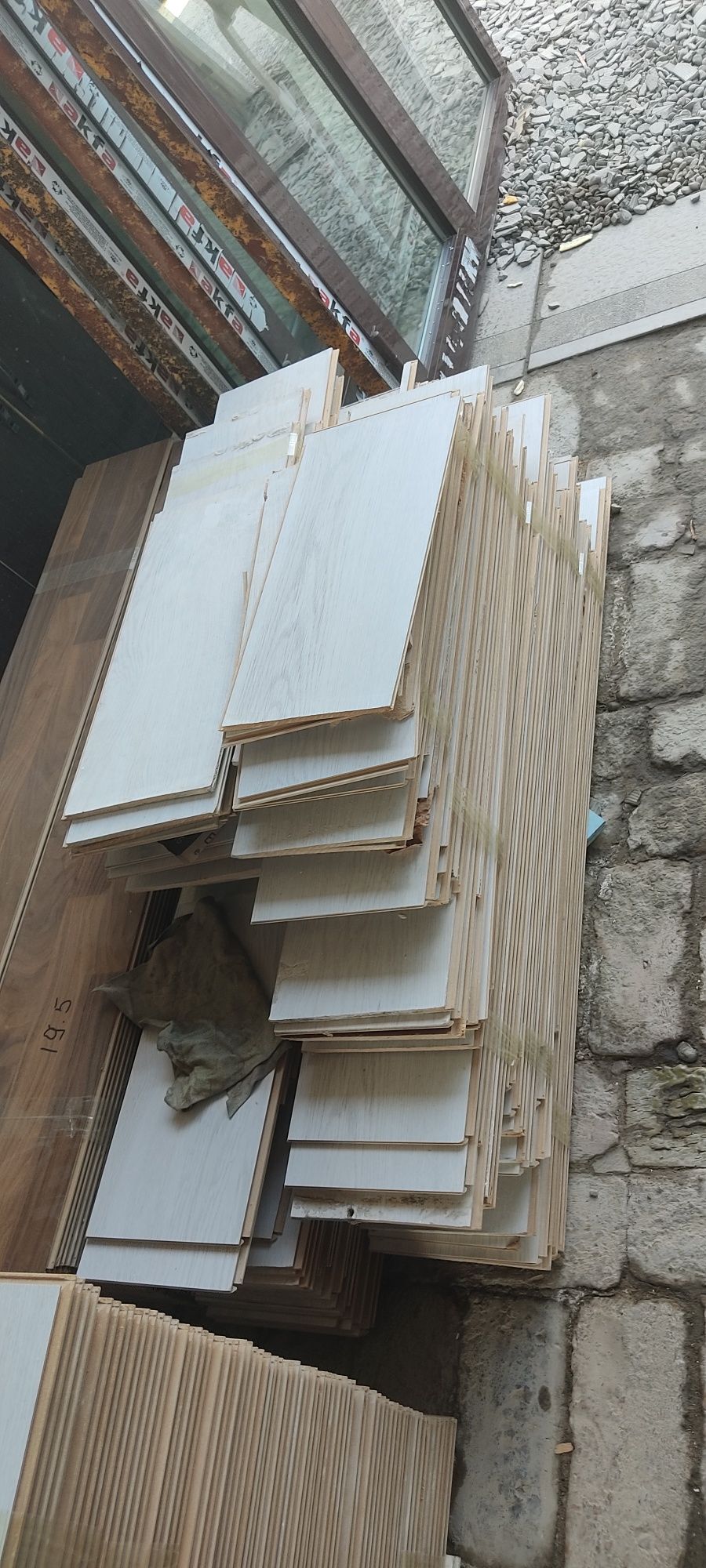 Laminat tarket  60 kv   0.8 m