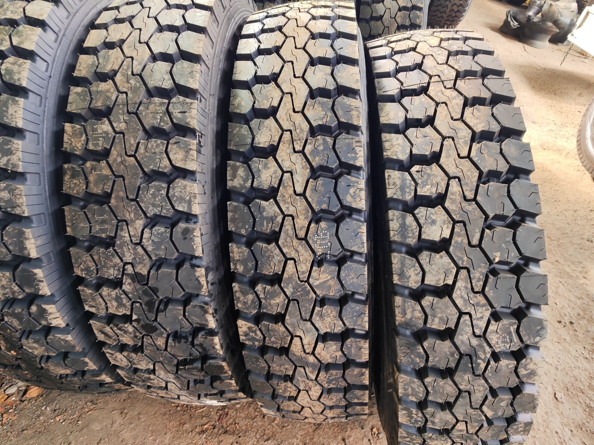 11R22.5 Royal Black