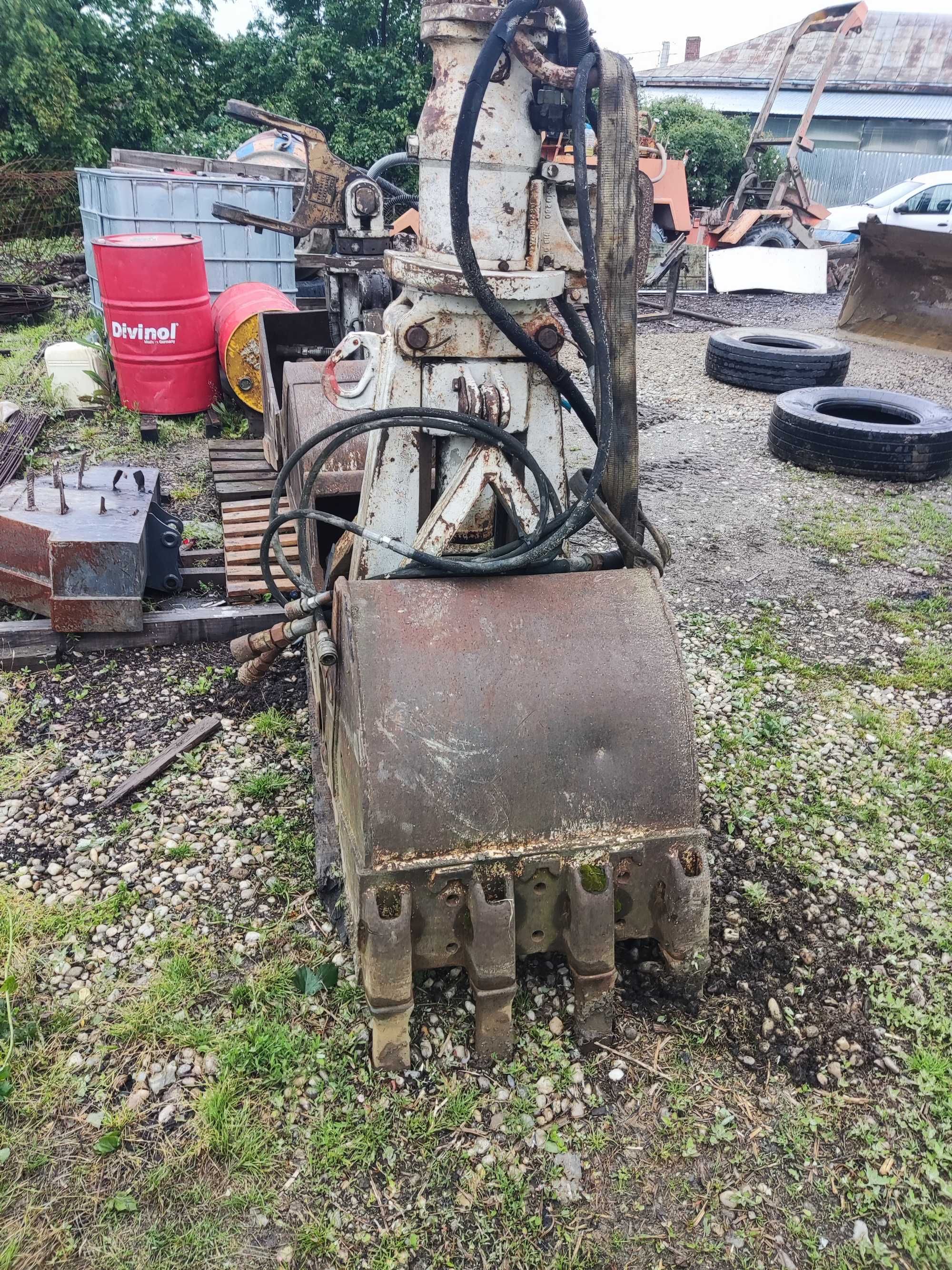 Vând cupe graifer pentru excavator