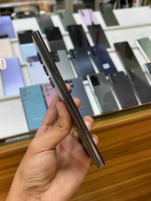 Samsung galaxy s23 ultra  5G 12/256gb holati yaxshi