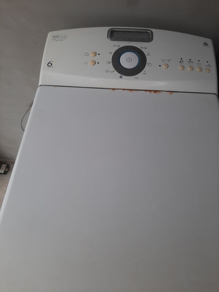 Пералня с горно отваряне Whirlpool