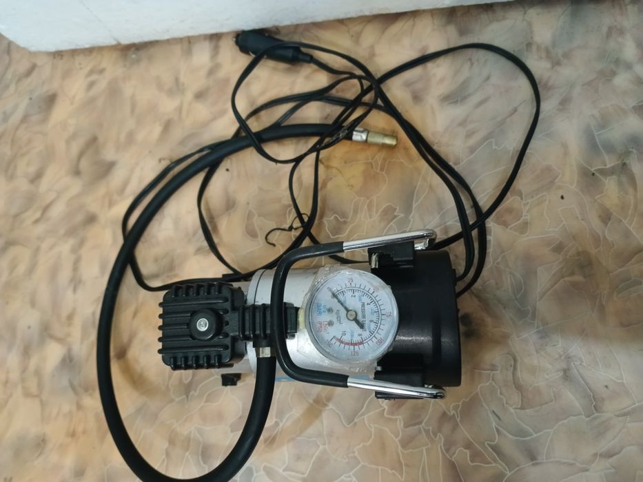 Продам автомобильный насос компрессор кнопка включения не включается