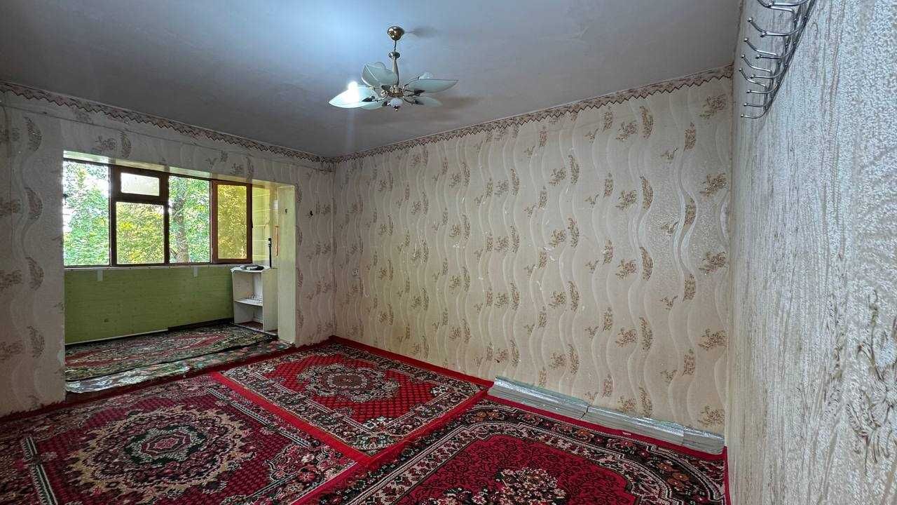 Фрунзиский Ойбек раддом 4 қават 2 қаватда 2 хонали сотилади.ID: 001113