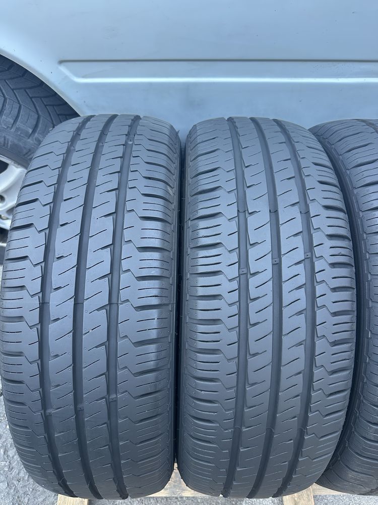 225/65/16с за бус Hankook dot22