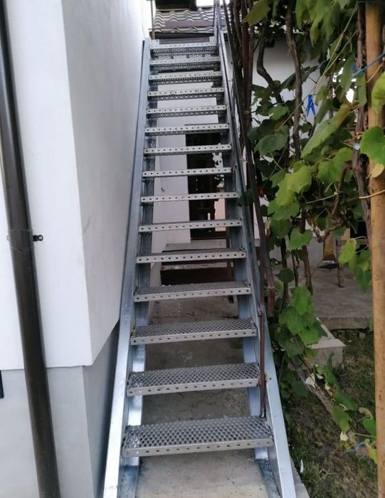 Scara metalica zincata exterioara pt  casa , beci și incendiu ISU