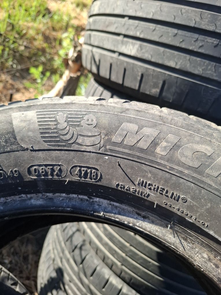 Vand 1 sau 2 sau 4 anvelope 215 60 16 michelin vara bune