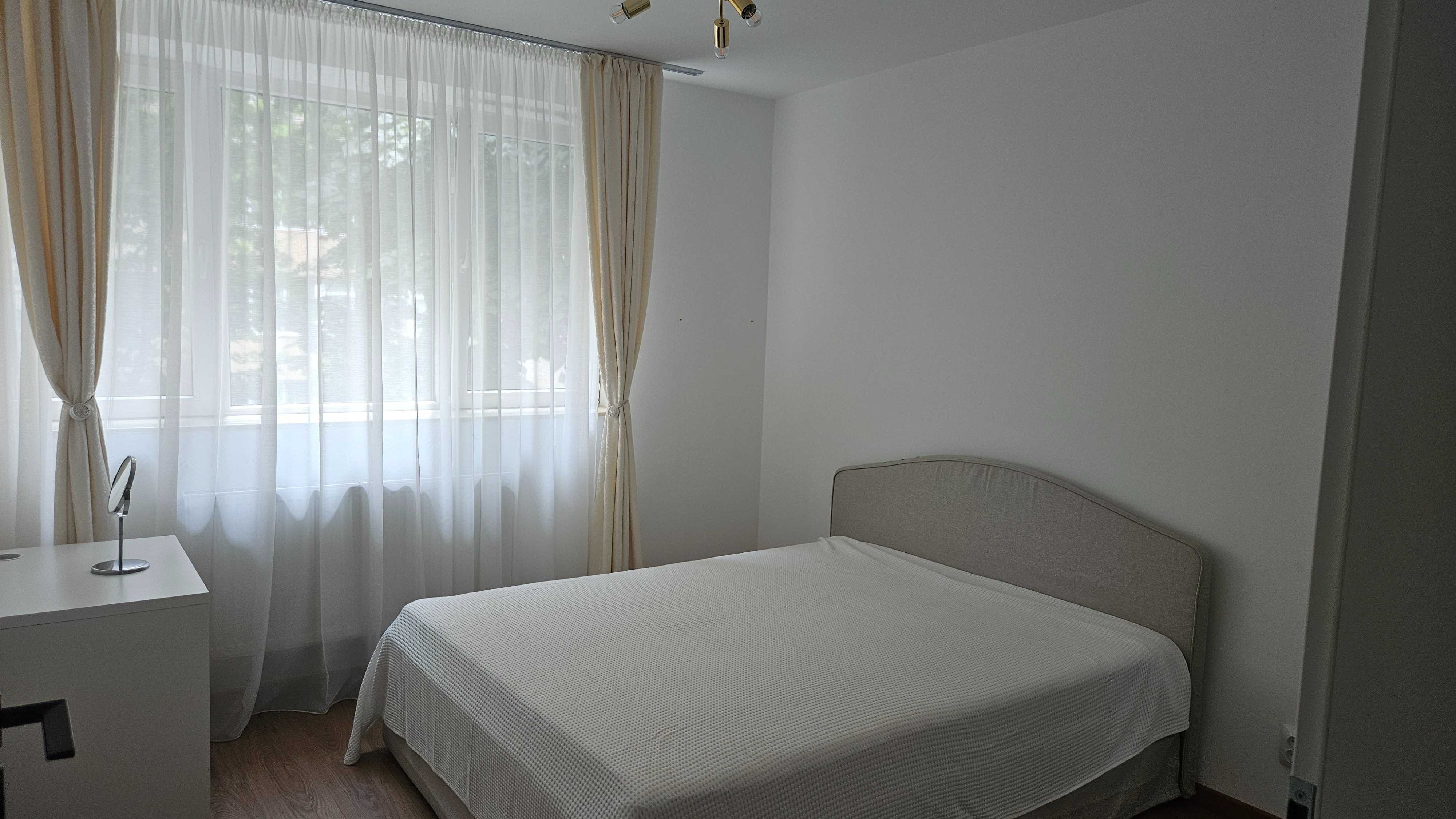 Inchiriez apartament 2 camere in Pajura