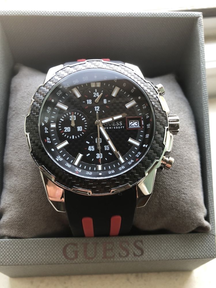 Чисто нов часовник Guess