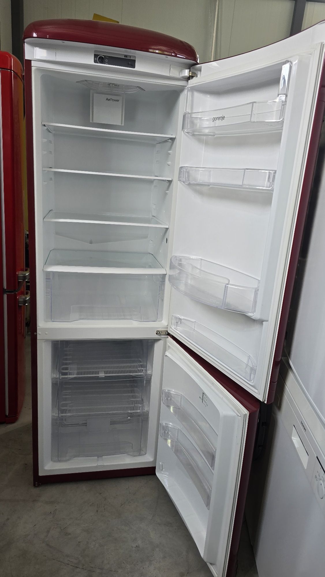 Хладилник с фризер Gorenje retro