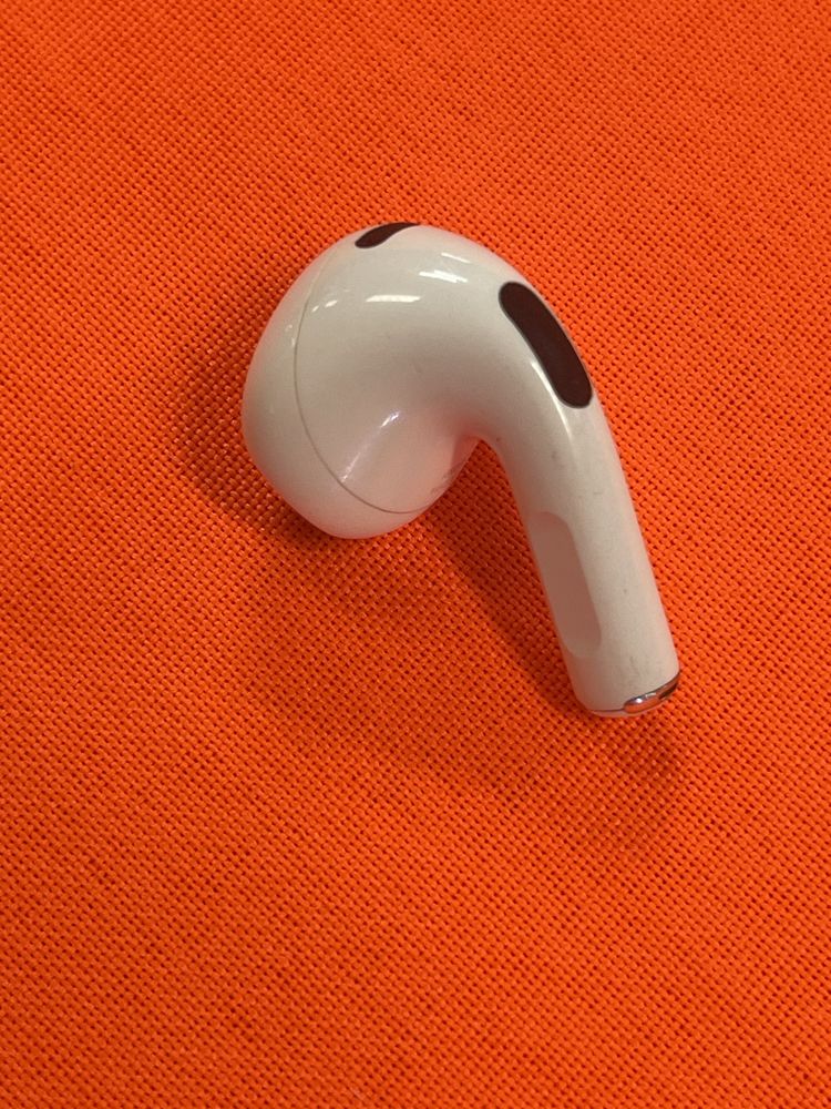 Левое ухо Airpods 3