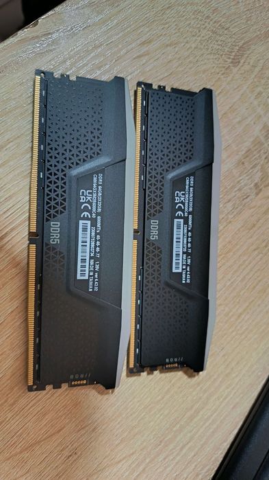 Corsair Vengeance DDR5 2x32gb 6000Mhz RGB 
Intel XMP
